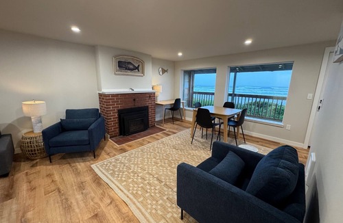 Waldport Cottage | Cape Cod Cottages #7 - Oceanfront with Fireplace!