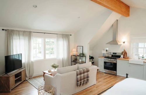 Vancouver Apartment | Cape Cod Guest Suite w/Sauna & Cold Plunge