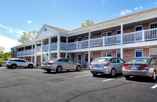 Hyannis Hotel | Cape Cod Harbor House Inn