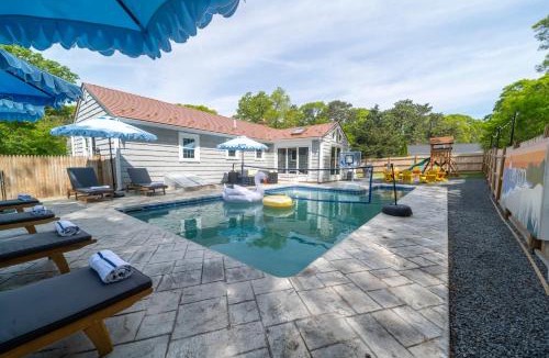 Northwest Harwich House | Cape Cod heated Pool, Putting Green, Speak Easy, Game room,