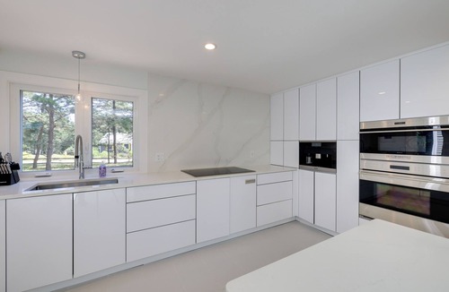 Wellfleet House | Cape Cod Home w/Roof Top Deck, Pool & Hot Tub!