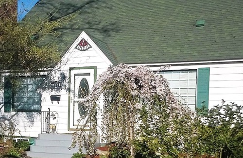 Coeur d'Alene House | Cape Cod On Cda! Downtown Charmer! Huge House & Yard! Walk Everywhere!Free Bikes