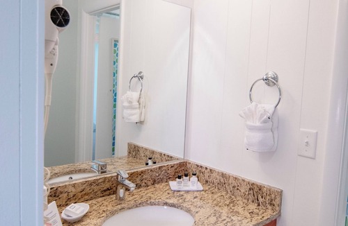 Provincetown Hotel | Cape Colony Inn