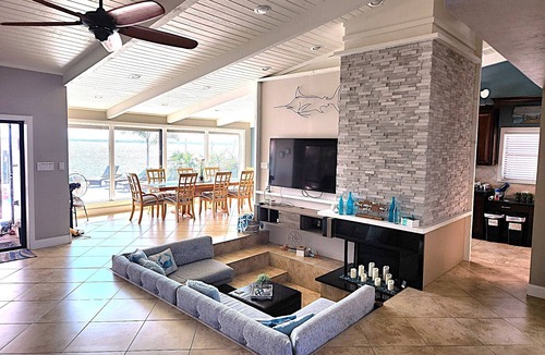Caloosahatchee House | Cape Coral, Fl on Caloosahatchee river, close to Ft. Myers with heated pool
