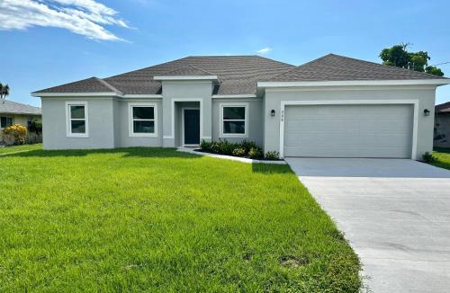 Fort Myers House | Cape Coral-Ft Myers Waterfront Four Bedroom Home