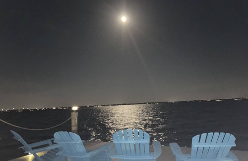 Caloosahatchee House | Cape Coral Luxurious Waterfront 4 Bedroom 3 Bath House- on Caloosahatchee River