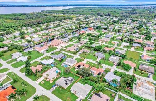Fort Myers House | Cape Escape