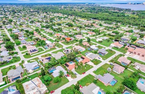 Fort Myers House | Cape Escape