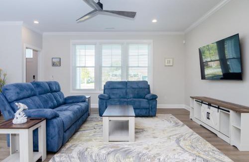 North Carolina Coast House | Cape Fear Blvd by Bryant Real Estate