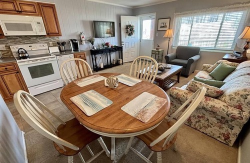 Admiral Estates Condo | Cape Roc Unit 306 Beach Block With Pool