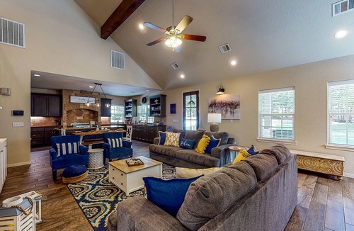 Cape Royale House | Cape Royale estate by Lake Livingston with pool, marina, & private hot tub