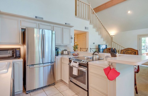 Cape Royale House | Cape Royale Home w/Deck - Walk to Lake Livingston