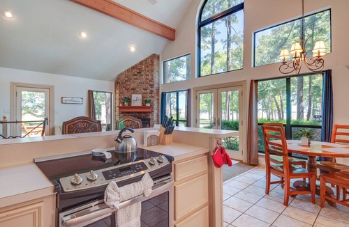 Cape Royale House | Cape Royale Home w/Deck - Walk to Lake Livingston