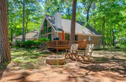 Cape Royale House | Cape Royale Home w/Deck - Walk to Lake Livingston