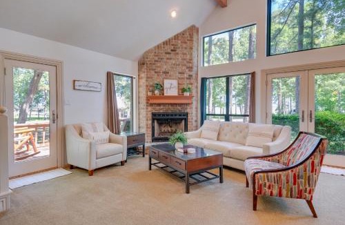 Cape Royale House | Cape Royale Home w/Deck - Walk to Lake Livingston