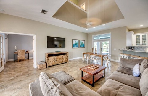 Caloosahatchee Apartment | Cape Serenity.Waterfront on Canal w/River Views