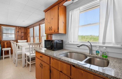 East Sandwich Cottage | Cape Shore Oceanfront—Beach & Creek Views