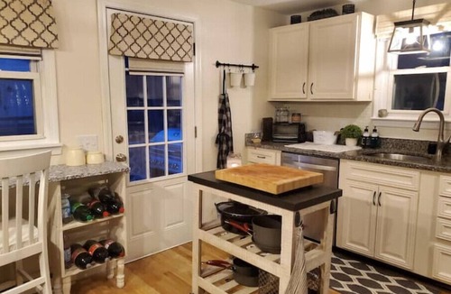 Narragansett House | Cape Tupelo