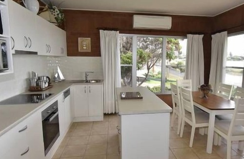 Penneshaw Cottage | Cape View Cottage - beachside