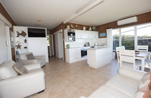 Penneshaw Cottage | Cape View Cottage - beachside