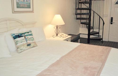 Hyannis Hotel | Cape Winds Resort