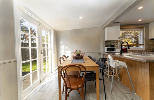 Capel Sound Cottage | Capel Cottage for Families & Groups