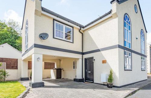 Llandudno Junction House | Capel Y Ffynnon