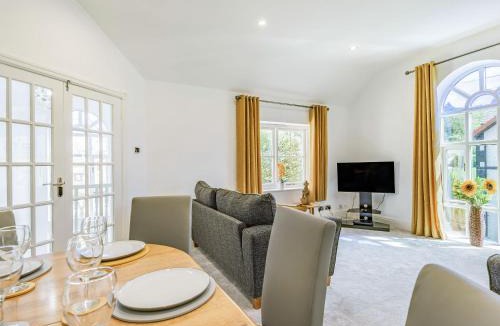 Llandudno Junction House | Capel Y Ffynnon