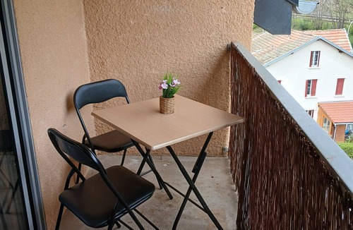 Savignac-les-Ormeaux Apartment | Capelets