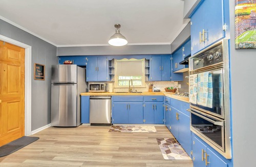 Gunter Afs House | Capital City Eagle's Nest - Pet Friendly - Pool Table - 6 Beds