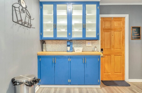 Gunter Afs House | Capital City Eagle's Nest - Pet Friendly - Pool Table - 6 Beds