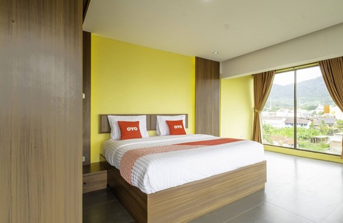 Pelabuhan Ratu Hotel | Capital O 1973 Guest House Toserba Selamat Syariah Pelabuhan Ratu