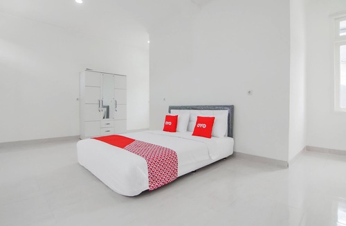 Bangka Hotel | Capital O 90342 Kemang Garden