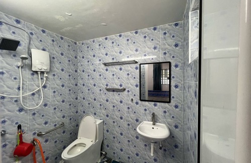 Larut Hotel | Capital O 91117 Noor Room Stay