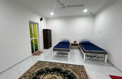 Larut Hotel | Capital O 91117 Noor Room Stay