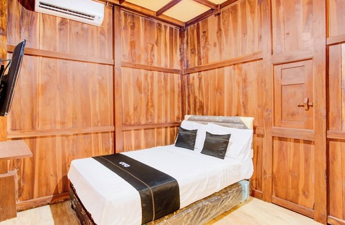 Wonosari Hotel | Capital O 93842 Jowo Segoro ResortNearPantai Sepanjang