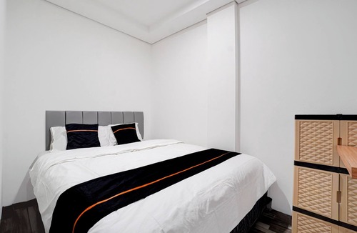 Central Jakarta Hotel | Capital O 94914 Kemayoran Guest House