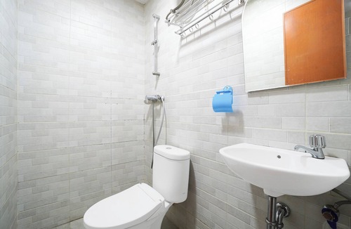 Central Jakarta Hotel | Capital O 94914 Kemayoran Guest House