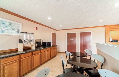 La Porte Hotel | Capital O Fairway Inn - Baytown La Porte TX