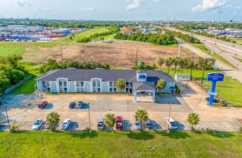 La Porte Hotel | Capital O Fairway Inn - Baytown La Porte TX