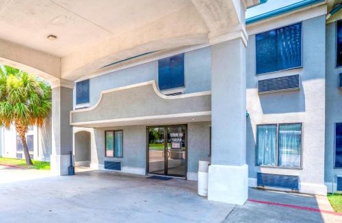 La Porte Hotel | Capital O Fairway Inn - Baytown La Porte TX