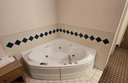 Purdum Hotel | Capital O Roadside Inn Thedford NE 2