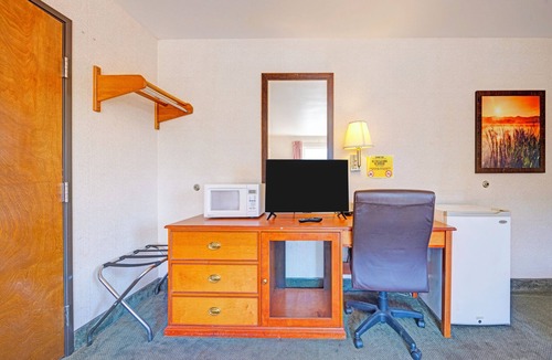 Stevenson Hotel | Capital O Stevenson Inn Riverside