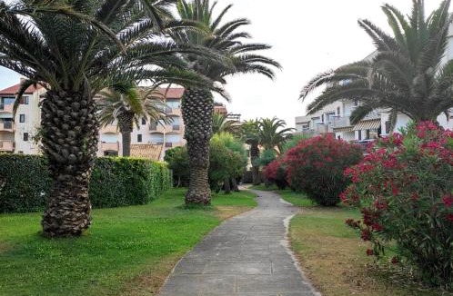 Saint-Cyprien Plage Apartment | Capitelles : Studio vue mer en residence avec Piscine