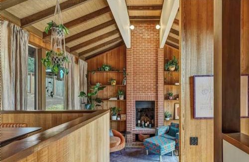 Salem House | Capitol Cabin