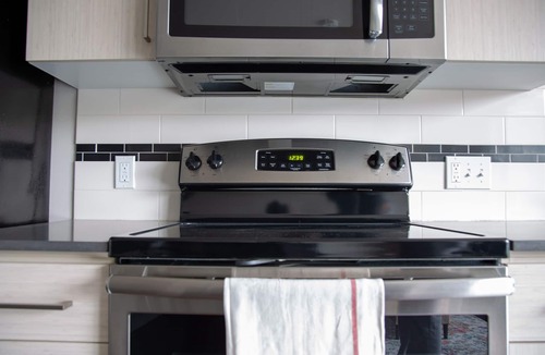 Broadway Apartment | Capitol Hill Hideaway: Modern Studio with Free Parking!