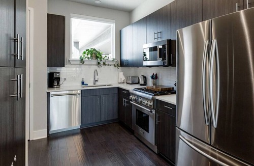 West End Condo | Capitol View Condos by One Fine Bnb - Paramount
