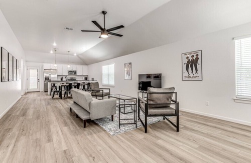 Central Oklahoma City House | Capitol View Cottage | Close to OU Health & Downtown