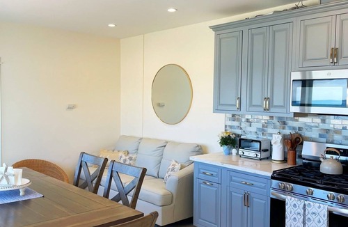 Capitola Condo | Capitola Dreaming, Beach Front Venetian #7 1/2