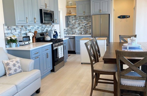Capitola Condo | Capitola Dreaming, Beach Front Venetian #7 1/2
